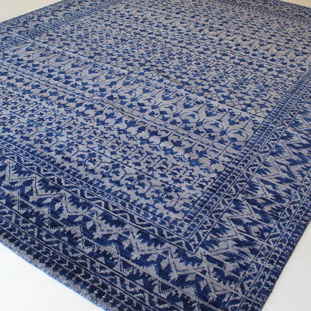 Blue traditional rug