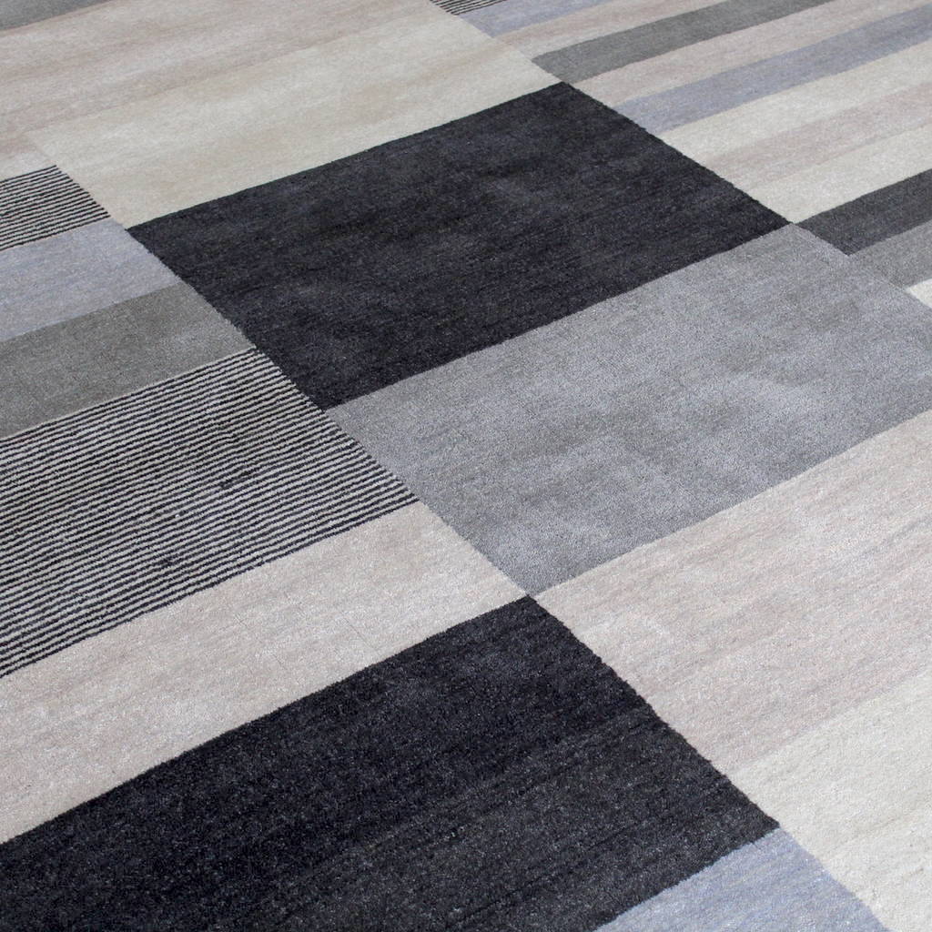 Geometric grey rug