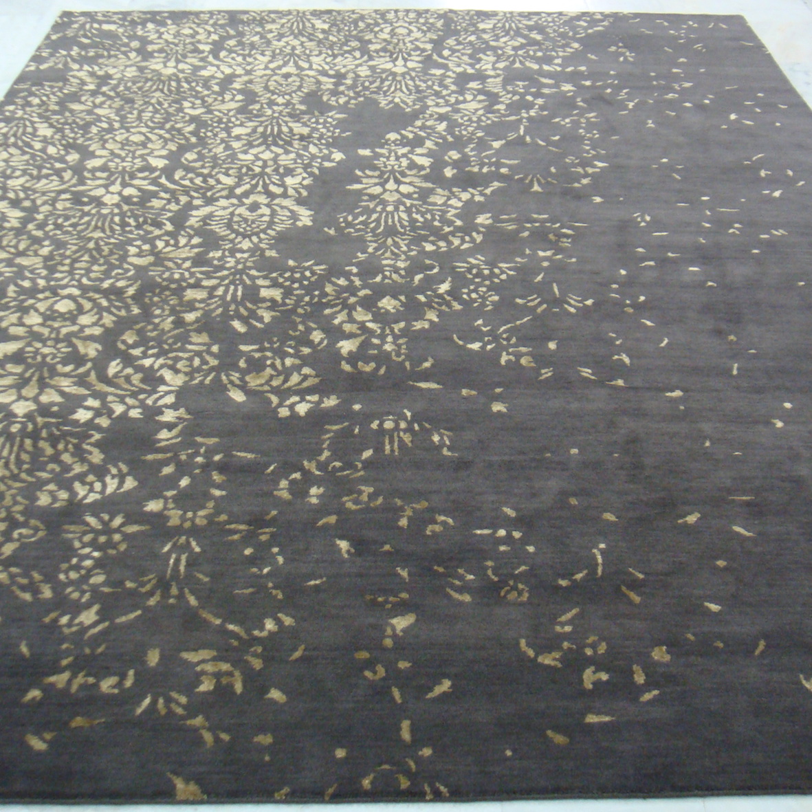 Traditional brown gold rug