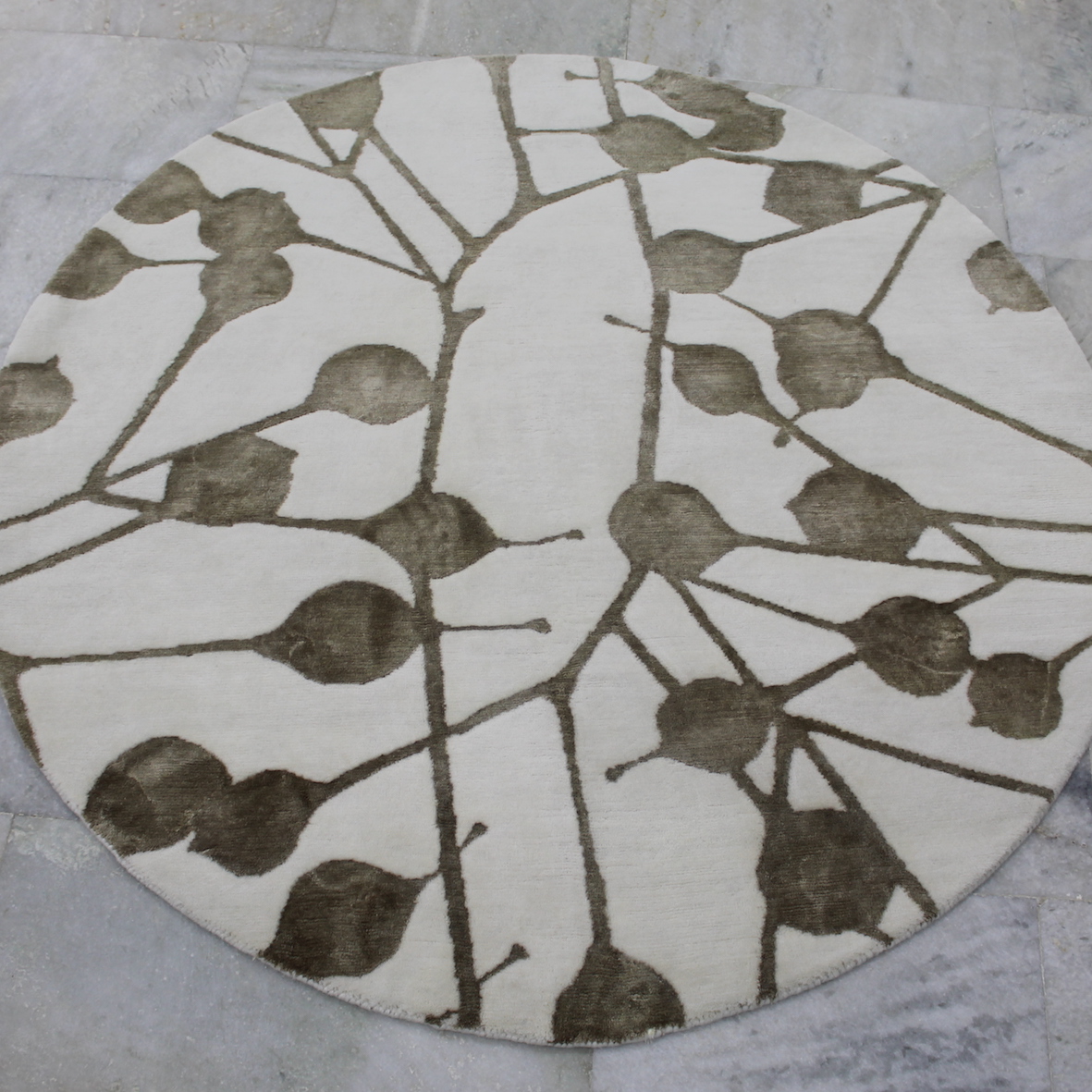 Round botanical rug