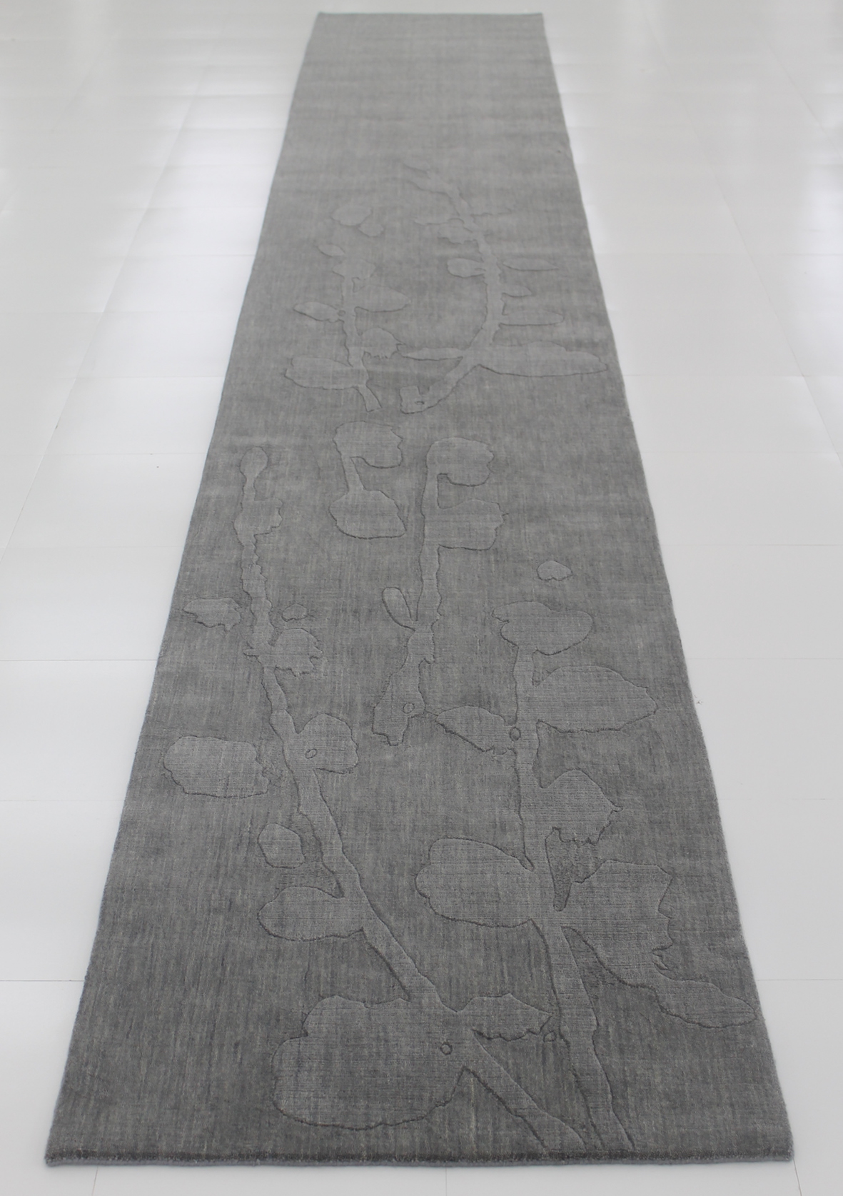 Grey carving runner rug