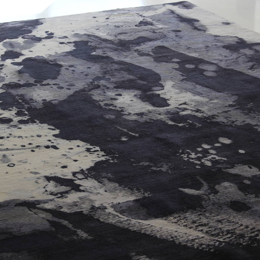 Ink black modern rug