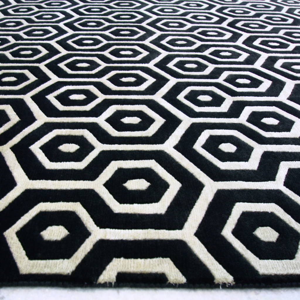 Geometric black white rug