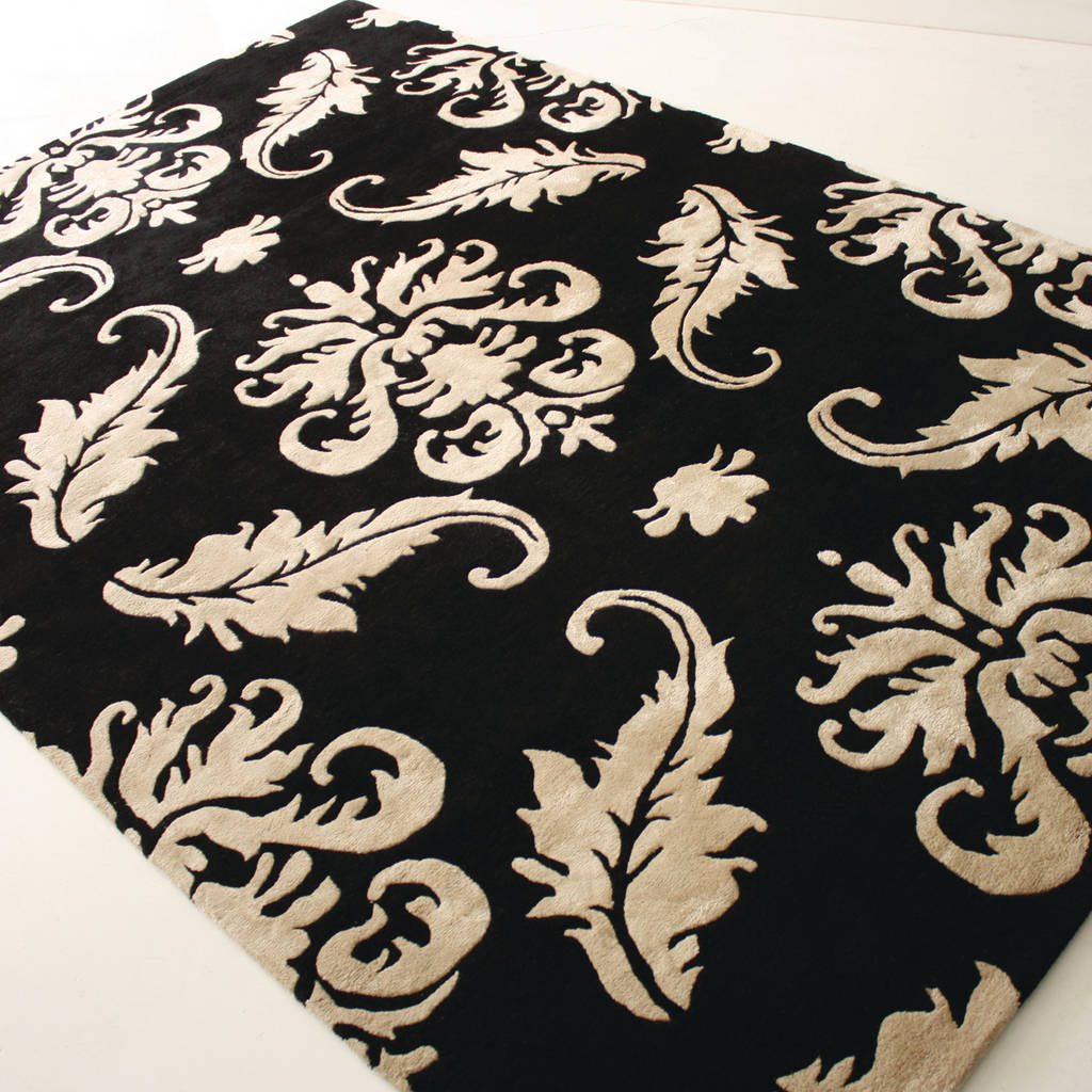 Traditional pattern black rug